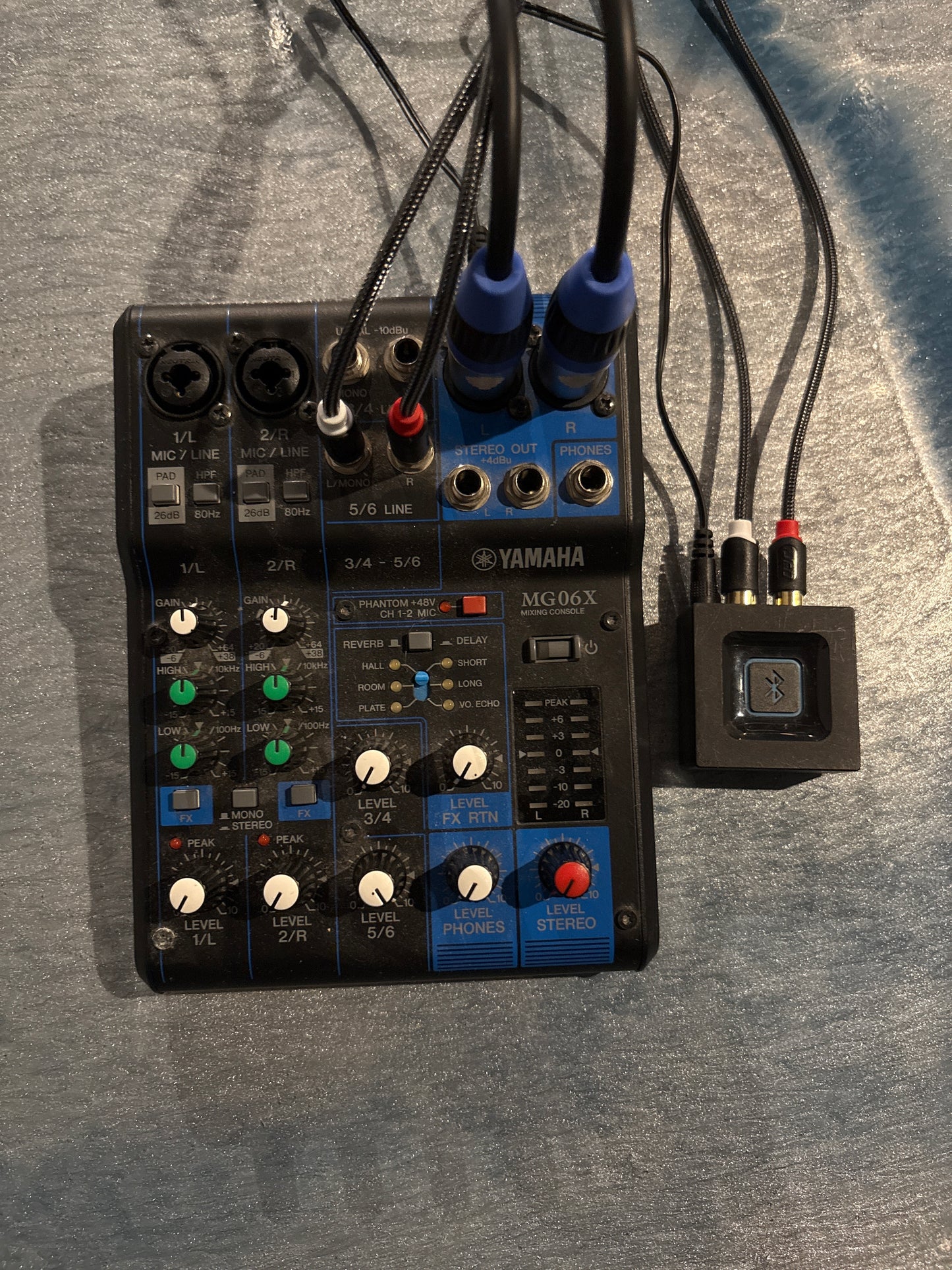 Audio-Zubehör-Set – Yamaha MG06 + Bluetooth-Empfänger + Kabelpaket