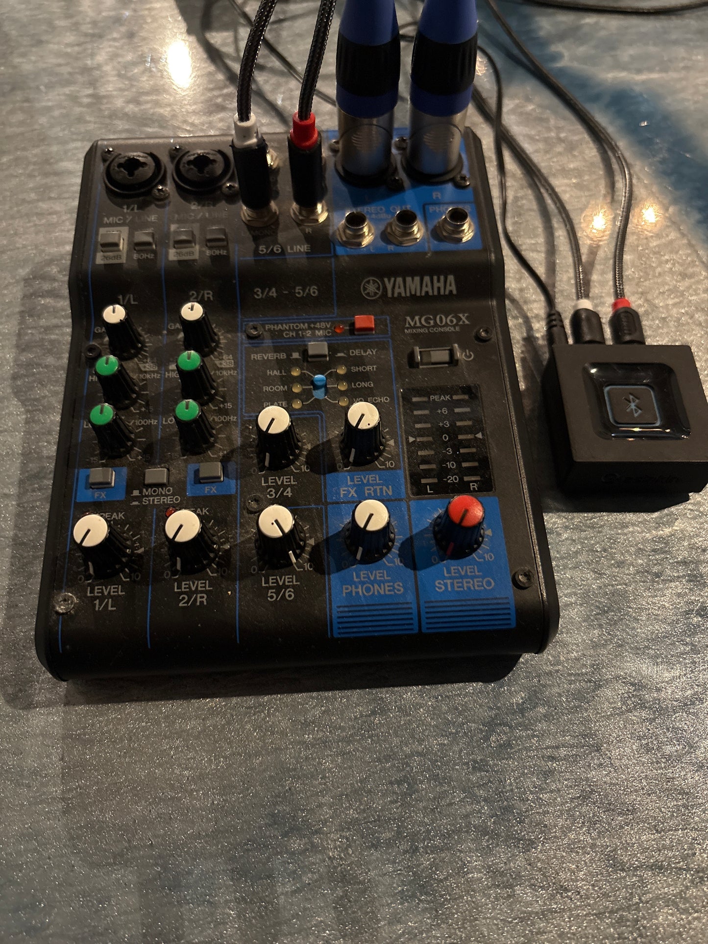 Audio-Zubehör-Set – Yamaha MG06 + Bluetooth-Empfänger + Kabelpaket