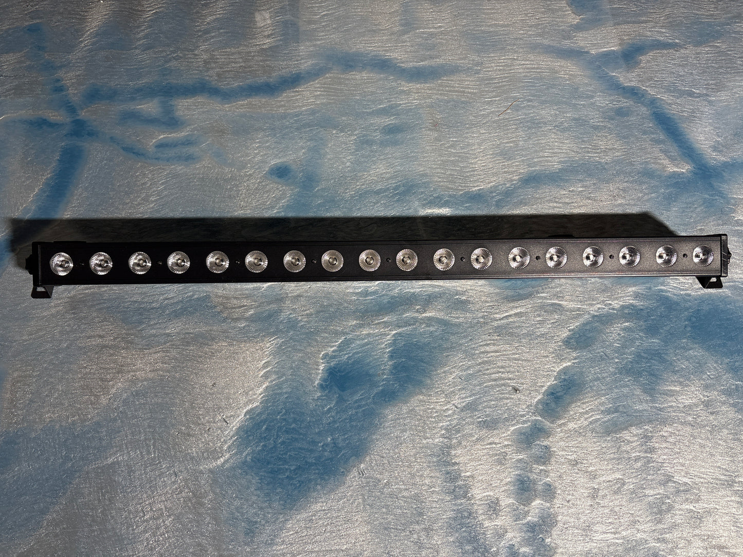 Light4Me LED Bar Deco 18 – Lichtstarke, segmentierte LED-Leiste für Flächen & Deko
