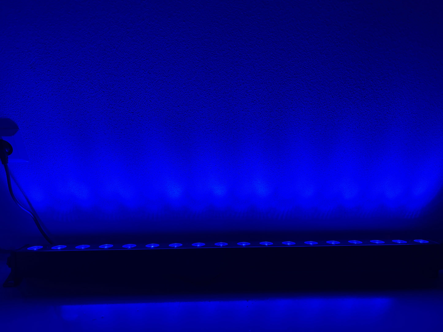 Light4Me LED Bar Deco 18 – Lichtstarke, segmentierte LED-Leiste für Flächen & Deko