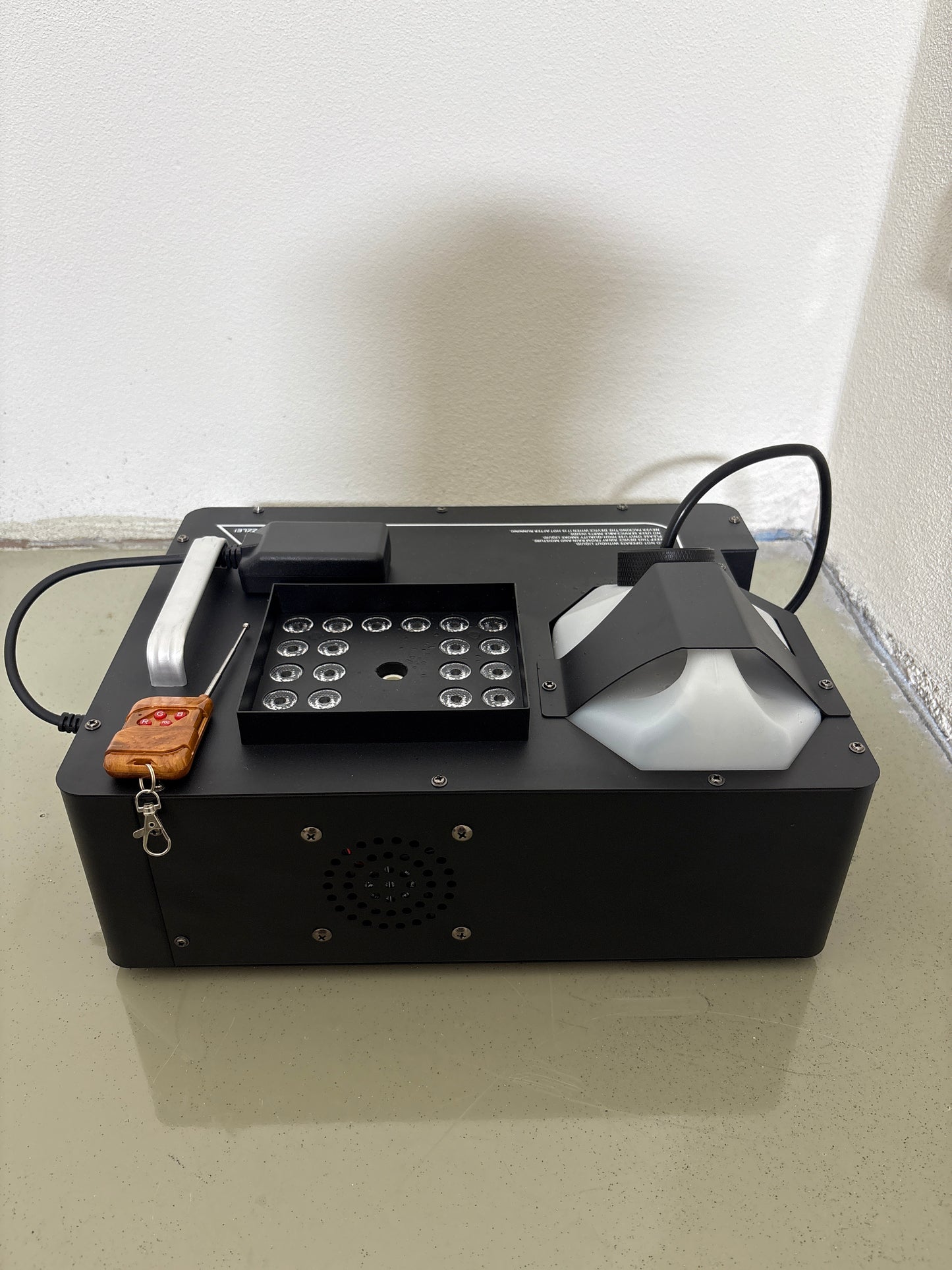 1500 W RGB 3-in-1 Vertikale Nebelmaschine (24 LEDs)