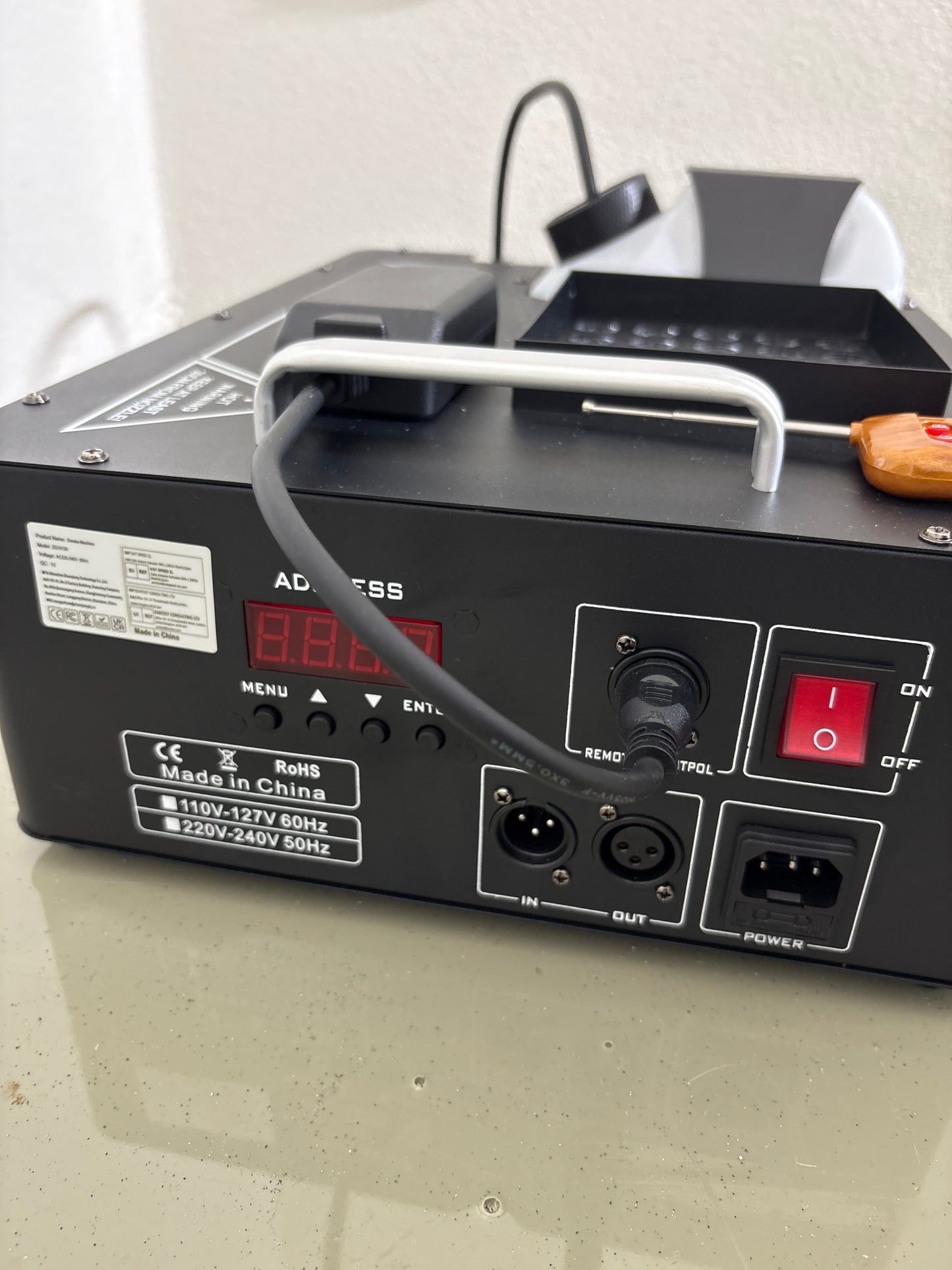 1500 W RGB 3-in-1 Vertikale Nebelmaschine (24 LEDs)