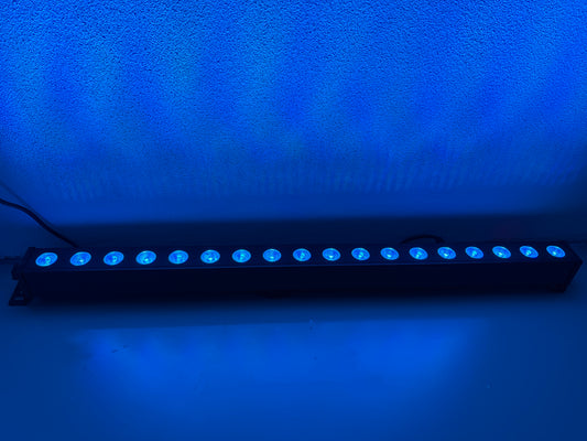 FLASH LED WASH Bar – 24×3W RGB 3in1, 8 Sektionen